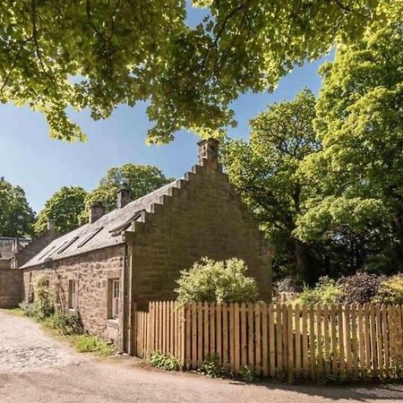 Charming 3/4 Bedroom Semi-Detached Cottage. Carberry エクステリア 写真