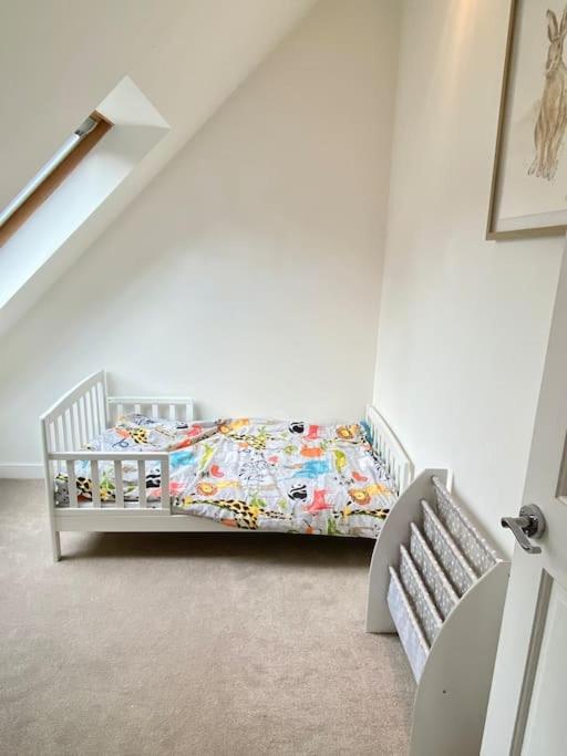 Charming 3/4 Bedroom Semi-Detached Cottage. Carberry エクステリア 写真