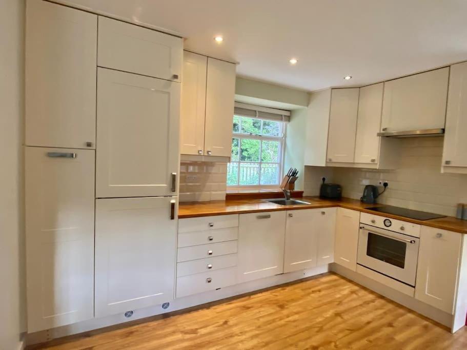 Charming 3/4 Bedroom Semi-Detached Cottage. Carberry エクステリア 写真