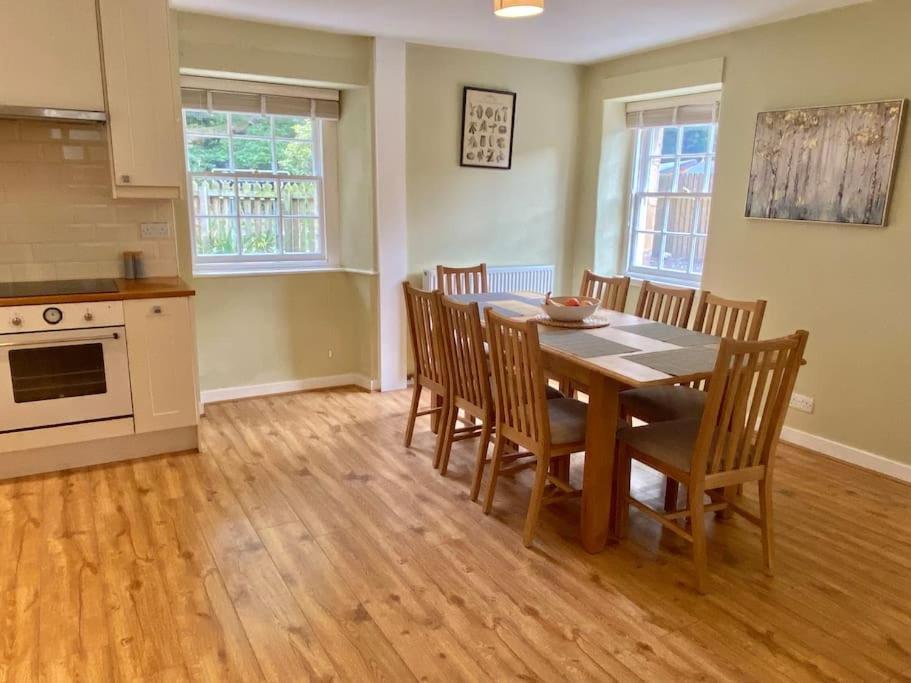 Charming 3/4 Bedroom Semi-Detached Cottage. Carberry エクステリア 写真